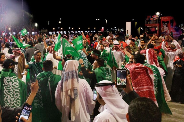 الجماهير السعودية والعمانية تصنع الحدث في بطولة آسيا (الجزيرة)