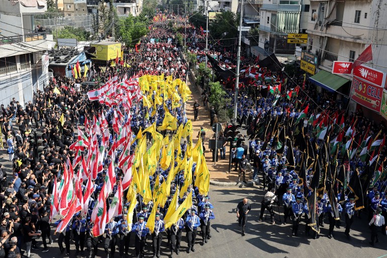 Lebanon's Imam al-Mahdi Scouts carry flags during a religious procession to mark Ashura in Beirut's suburbs, Lebanon August 9, 2022. REUTERS/Aziz Taher