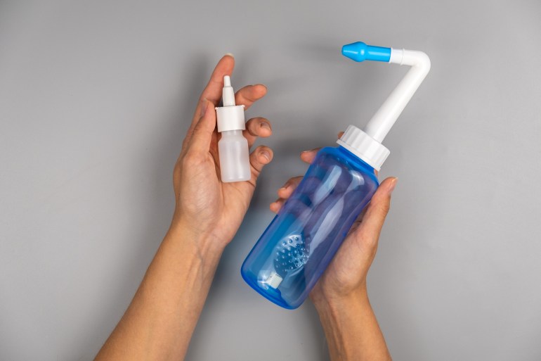 Spray and bottle for rinsing the nose