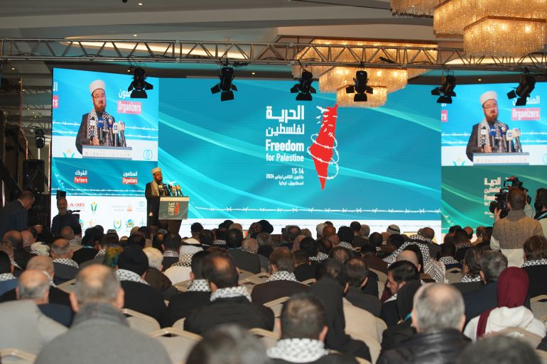 رئيس الاتحاد العالمي لعلماء المسلمين، علي قرة داغي خلال المؤتمر المصدر الجزيرة نت