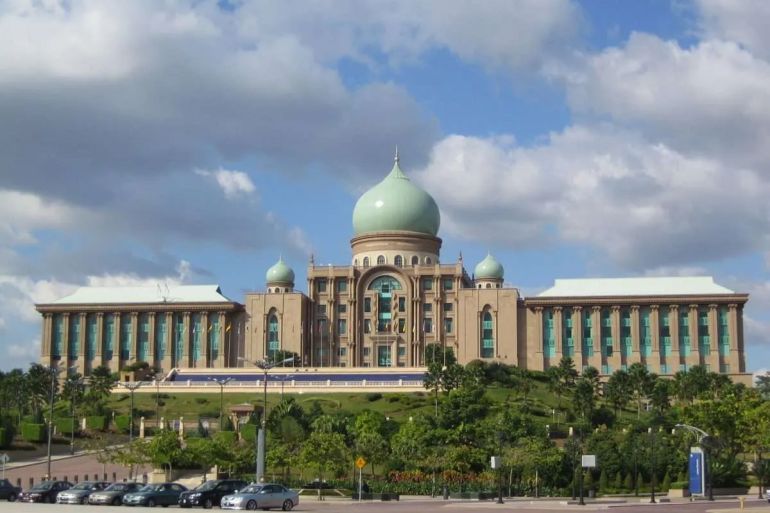  ماليزيا: تجربة الإسلام السياسي في الحكم %D9%85%D9%83%D8%AA%D8%A8-%D8%B1%D8%A6%D9%8A%D8%B3-%D8%A7%D9%84%D9%88%D8%B2%D8%B1%D8%A7%D8%A1-1707495844