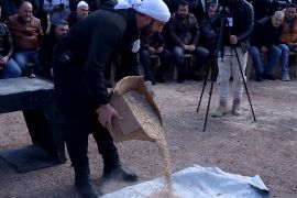 سوريا - السويداء - إتلاف حركة "رجال الكرامة" لكميات مصادرة من حبوب الكبتاغون المخدرة في السويداء (عمر يوسف)