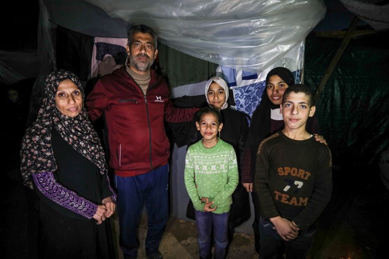 Shadia Araqan, left, Ibrahim Arafat and their four children [AbdelHakim Abu Riash/Al Jazeera]