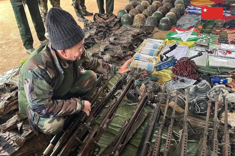 آلاف الجنود انشقوا عن الجيش الميانماري وانضموا إلى المعارضة المسلحة المصدر: حسابات معارضة