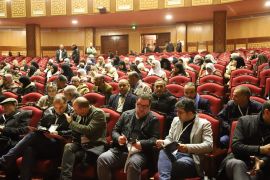 مشاركون في ملتقى الجزائر الدولي للرواية 2024 الذي انعقد بمدينة الجلفة الجزائرية (الجزيرة)