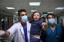 أطباء غزة يعملون في ظروف صعبة للغاية (الجزيرة)
