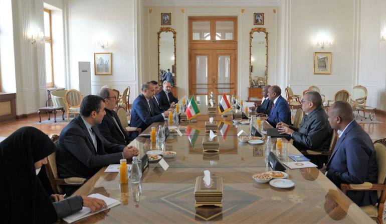 وزير الخارجية السوداني يصل الى طهران في اول زيارة له بعد عودة العلاقات بين ايران والسودان