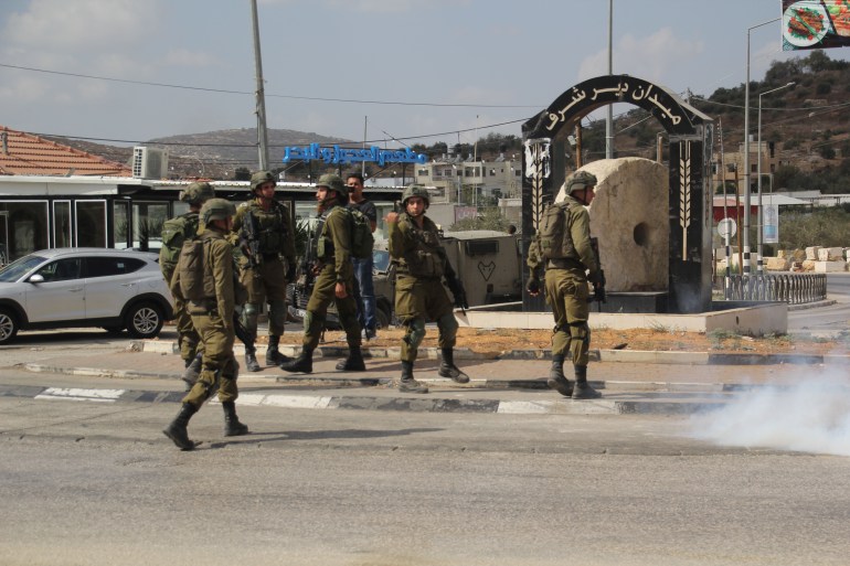 Atef Daghlas – Israeli occupation troops deployed near the Deir Sharaf checkpoint, west of Nablus – West Bank – Nablus – west of the city –