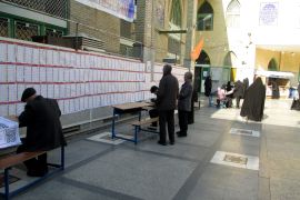 عدد الناخبين في بعض مراكز الاقتراع كان ضئيلا (الجزيرة)