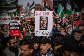 تظاهرون يتجمعون لدعم غزة في 9 مارس 2024 في لندن (غيتي)