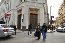 البنك المركزي المصري أشار إلى أن أكثر من 82% من الدين الخارجي هو طويل الأجل (الأناضول)