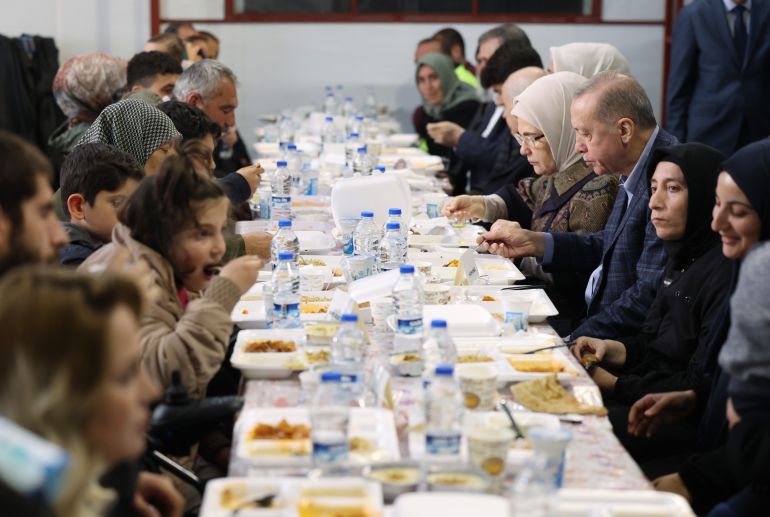 مائدة رحمن يشارك فيها الرئيس التركي في مدينة ملاطيا. (التواصل الاجتماعي)