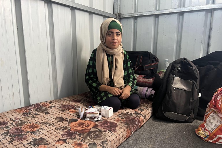 تشعر الشابة الفلسطينية تسنيم حِجّي بالراحة في إقامتها في مخيم المناصرة