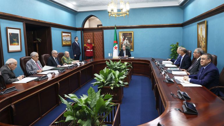 قرار تعجيل الرئاسيات صدر في اجتماع بمشاركة كبار مسؤولي المؤسسات السيادية (الرئاسة الجزائرية