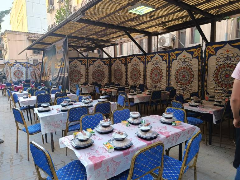 أحد موائد طعام رمضان من مؤسسة مرسال الخيرية بمصر - الصورة من حساب مديرة المؤسسة هبة راشد على اكس