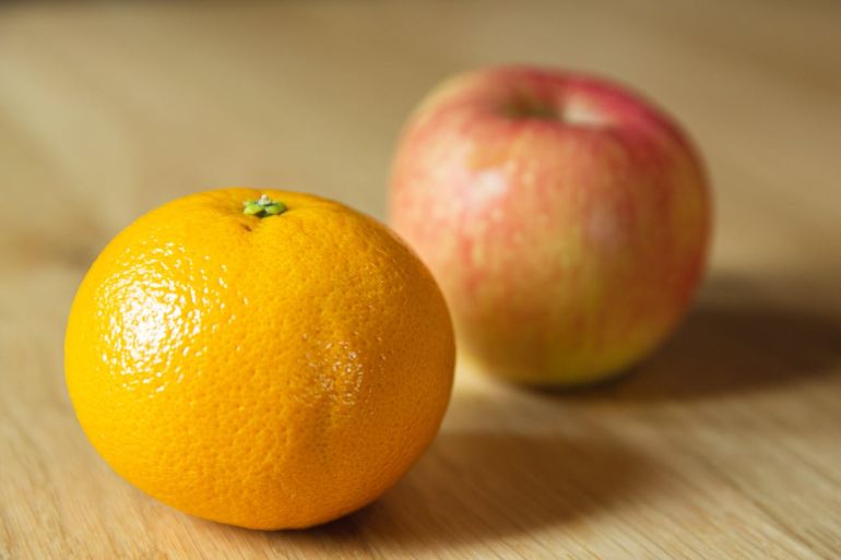 أيهما أفضل.. التفاح أم البرتقال؟ تعرف على "كنوز" الفاكهتين Orange-apple-1711506124