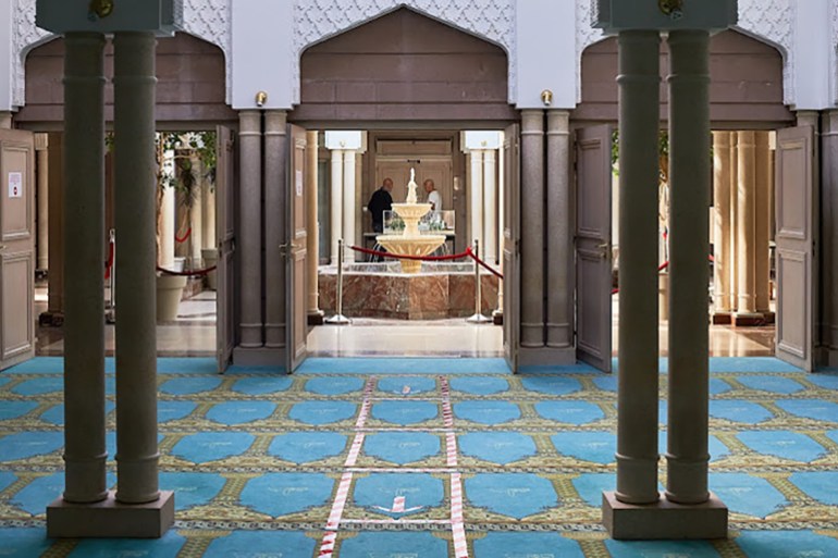 مسجد ليون الكبير يجمع بين العمارة الأندلسية العربية والعمارة الحديثة