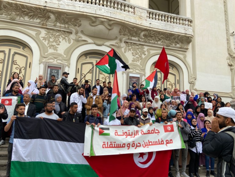 طلاب جامعة الزيتون يفي الحراك الطلابي التونسي نصرة لغزة.الجزيرة