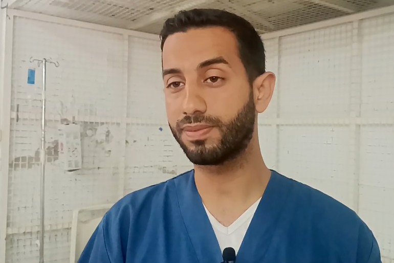 4-الممرض محمد الشيخ يؤكد أن انتشار القمامة وتسرب مياه الصرف الصحي يصيب السكان بالأمراض (خاص بالجزيرة نت)