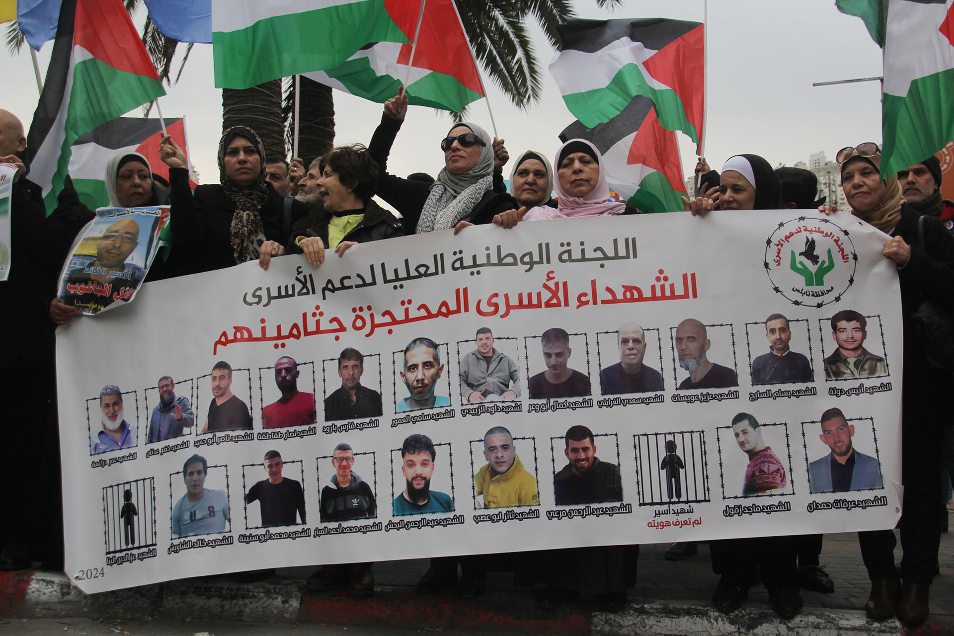 6 عقود من القهر.. المقاومة سبيل الأسرى الفلسطينيين نحو الحرية