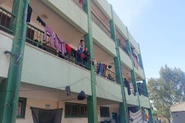نحو 660 عائلة تقيم في 3 مدارس جنوبي بيت حانون متحدية قوات الاحتلال التي تسعى إلى تفريغ البلدة (الجزيرة)