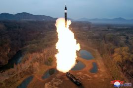 تجربة صاروخ فرط صوتي متوسط وبعيد المدى في كوريا الشمالية (رويترز)