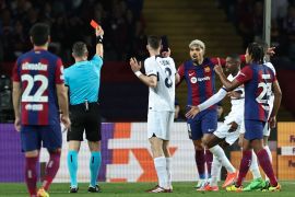 أراوخو تعرض للطرد في الدقيقة 29 من مباراة برشلونة وباريس سان جيرمان بدوري الأبطال (الفرنسية)