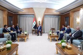 السوداني خلال لقاء مع رئيس شركة توتال إنرجيز (المكتب الإعلامي لرئيس الوزراء العراقي)