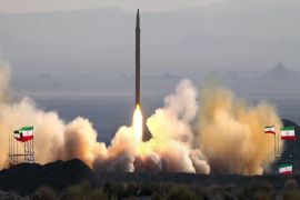 نجحت إيران في إطلاق صاروخ أرض-أرض محلي الصنع من طراز &quot;قيام-1&quot; (غيتي)