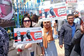 جانب من احتجاجات الصحفيين التونسيين عند مقر نقابة الصحفيين التونسيين (الجزيرة)