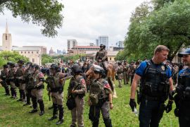قوات الشرطة في حالة تأهب بينما يحتج الطلاب المؤيدون للفلسطينيين في حرم جامعة تكساس على حرب الإبادة في غزة (الفرنسية)