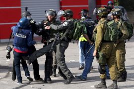 الاحتلال اعتقل 53 صحفيا في الضفة بينهم 4 صحفيات لا زلن معتقلات إداريا (رويترز)