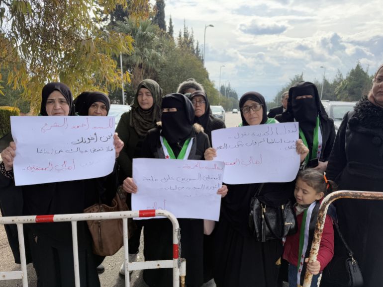 اعتصام أمام قصر الشعب بدمشق للمطالبة بالضغط على حكومة لبنان لإطلاق المعتقلين السوريين في سجن رومية