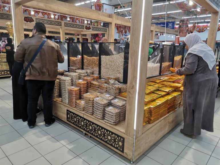 تدبير الإنفاق حل الأسر المصرية خلال رمضان-تصوير المراسل