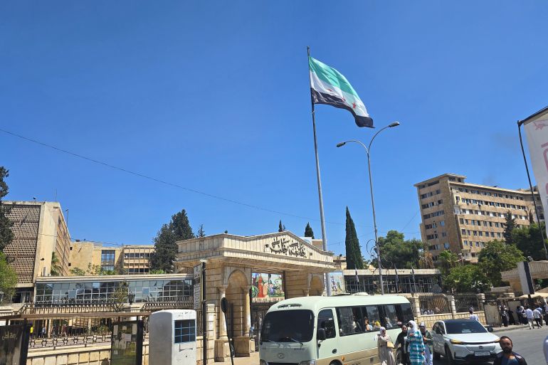 المنقطعون عن الدراسة يعانون من تأخر المعاملات وصعوبة استكمال الإجراءات الإدارية