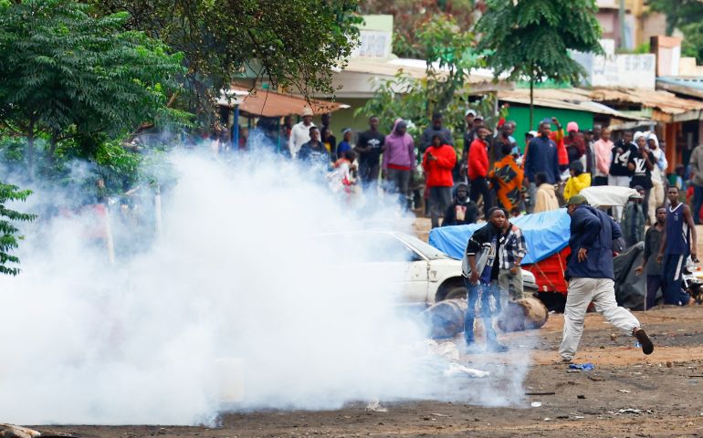 Demonstrators react after Tanzanian riot police officers lobbed teargas canisters to disperse them during a protest a day after a general election marred by violent demonstrations over the exclusion of two leading opposition candidates at the Namanga One-Post Border crossing point between Kenya and Tanzania, as seen from Namanga, Kenya October 30, 2025. REUTERS/Thomas Mukoya
