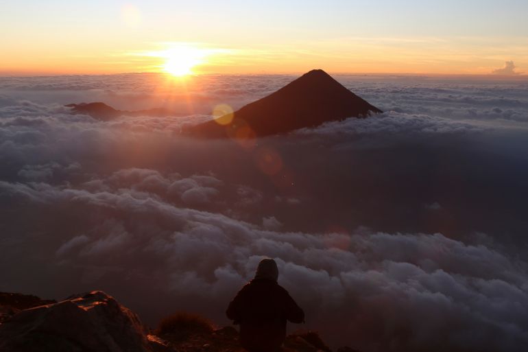 The sun rises over the Sierra Madre mountain range, as seen from the Acatenango Volcano, near Aldea La Soledad, Guatemala March 15, 2025. REUTERS/Aldo Nicolai