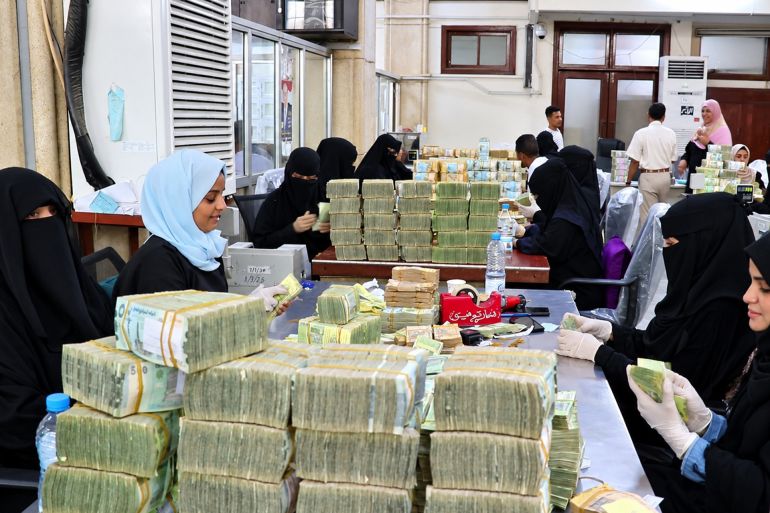 البنوك وشركات الصرافة أمام تحديات تنفيذ العقوبات المالية مع ضمان استمرار المعاملات المصرفية المشروعة