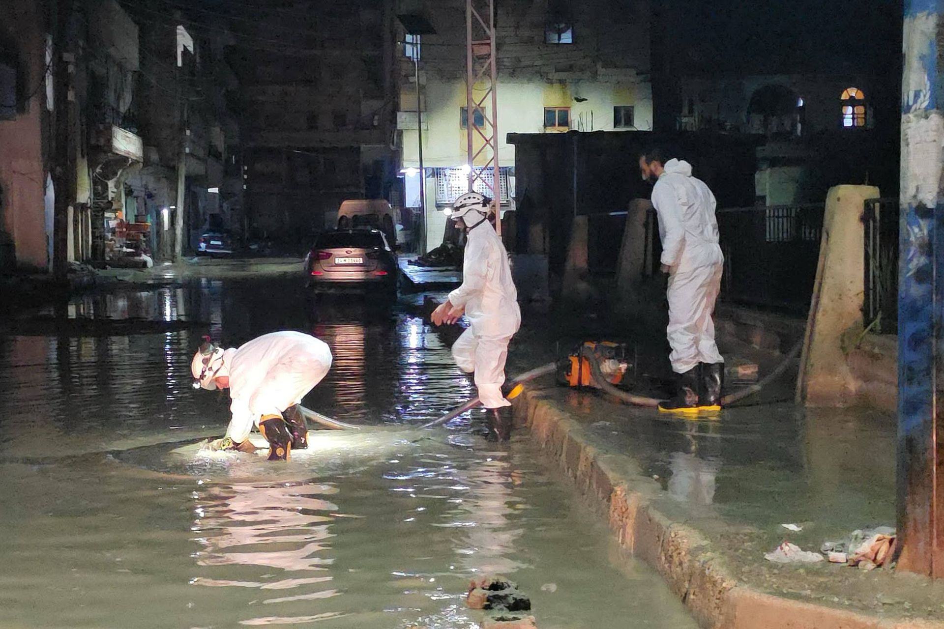 سيول سوريا.. وفاة وإخلاء مخيمات وقطع طرق وتعليق الدراسة شرقي البلاد