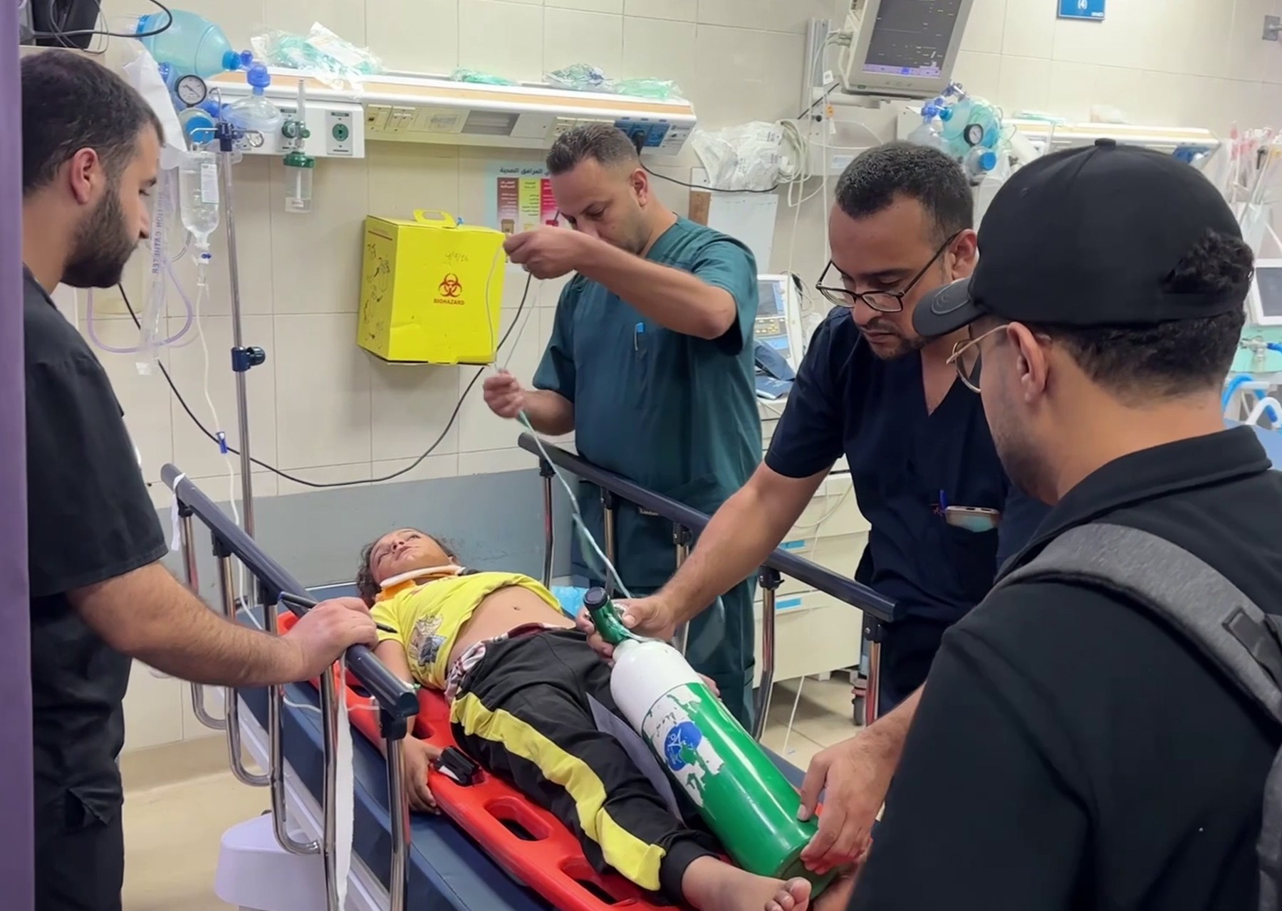 شهيد ومصابون في غزة والصحة العالمية تندد بمنع دخول الدواء للقطاع