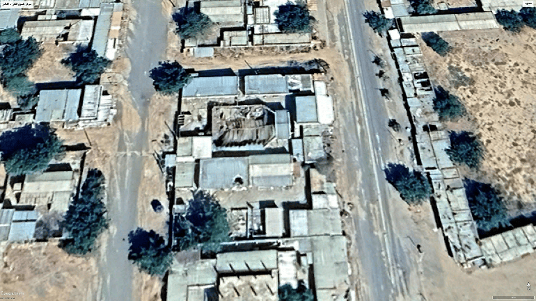 مقارنة فضائية لمركز غسيل الكلى في الفاشر تظهر اختفاء السقف الرئيسي وتضرر المبنى بين مايو/أيار 2023 ويناير/كانون الثاني 2025 (إيرباص / جوجل إيرث)