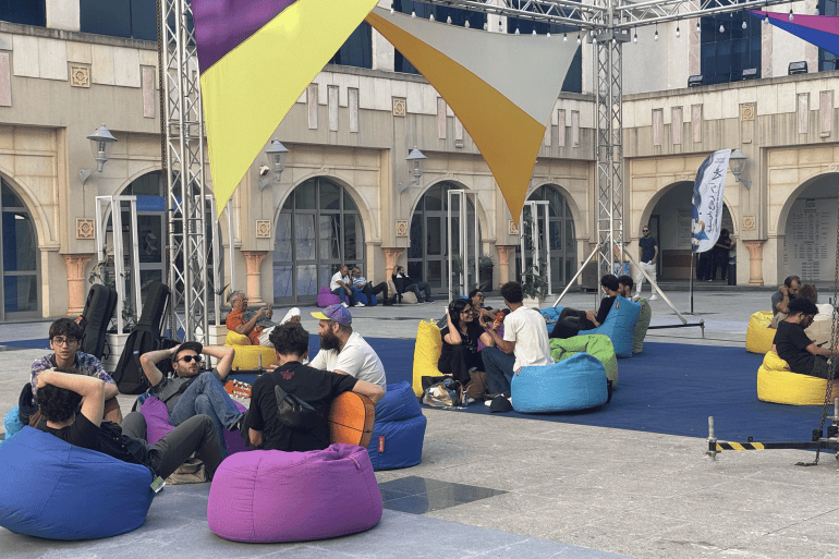 المهرجان منح فضاءات جانبية للفنانين و المولعين بالموسيقى للتعرف و ايجاد الشراكات ( خاص الجزيرة )