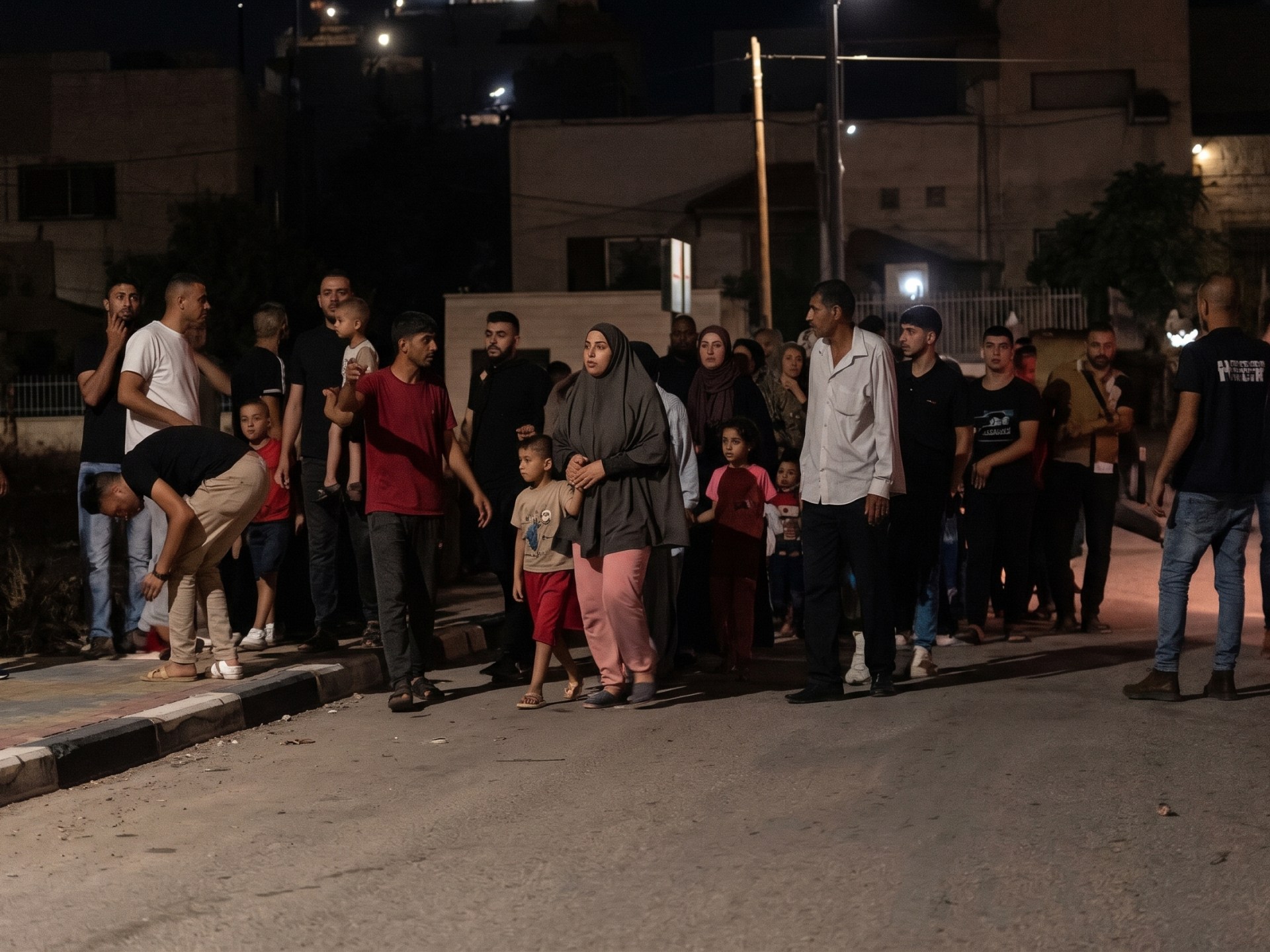 تهجير عائلات فلسطينية من منازلها في الخليل.. ما حقيقة الفيديو المتداول؟