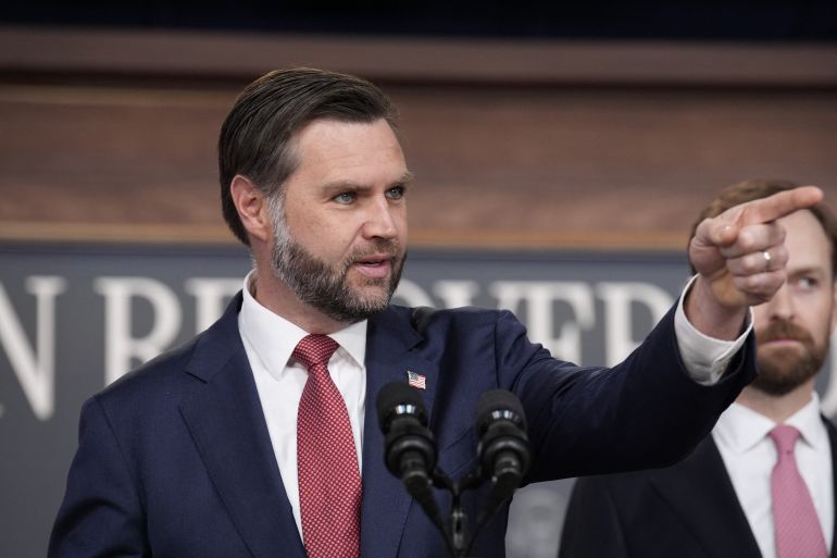 epa13256033 US Vice President JD Vance holds a press conference on alleged Obamacare fraud at the Eisenhower Executive Office Building at the White House in Washington, DC, USA, 22 September 2026. EPA/Yuri Gripas / POOL