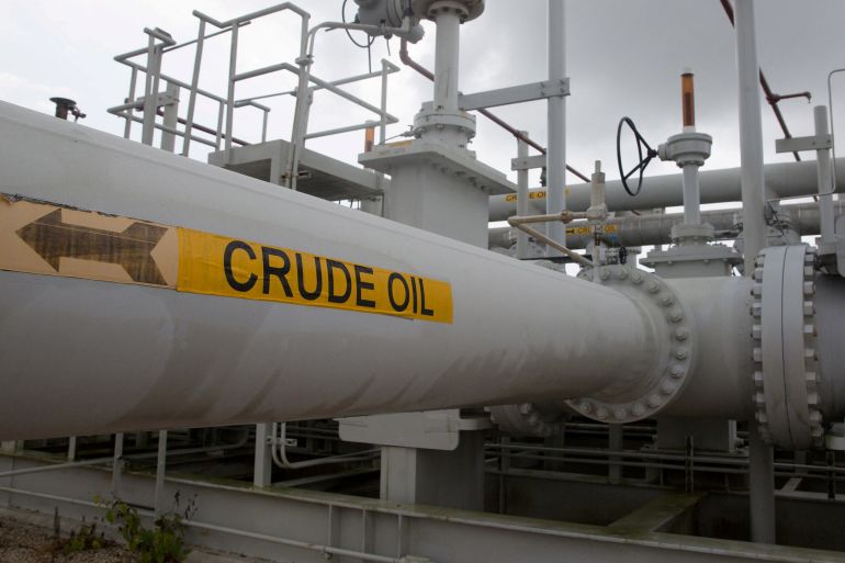 FILE PHOTO: A maze of crude oil pipes and valves is pictured during a tour by the Department of Energy at the Strategic Petroleum Reserve in Freeport, Texas, U.S. June 9, 2016. REUTERS/Richard Carson/File Photo