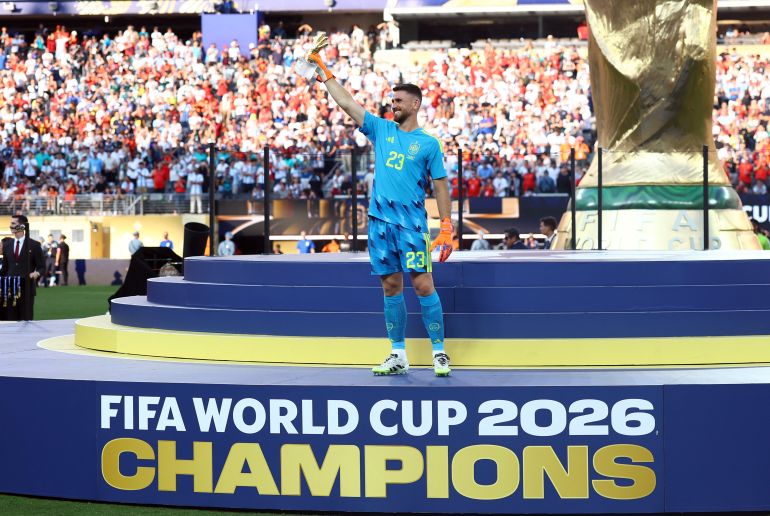 Soccer Football - FIFA World Cup 2026 - Final - Spain v Argentina - New York/New Jersey Stadium, East Rutherford, New Jersey, U.S. - July 19, 2026 Spain's Unai Simon celebrates winning the Golden Glove award during the trophy presentation REUTERS/Hannah Mckay