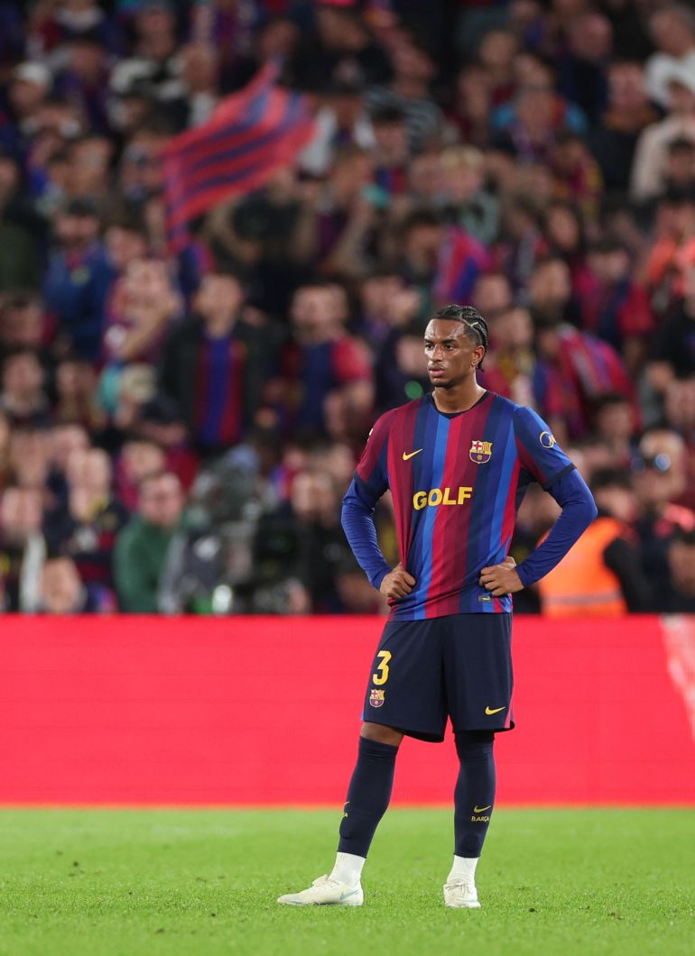 Soccer Football - LaLiga - FC Barcelona v Real Madrid - Spotify Camp Nou, Barcelona, Spain - October 25, 2026 FC Barcelona's Alejandro Balde looks dejected after Real Madrid's Kylian Mbappe scores their second goal REUTERS/Bruna Casas