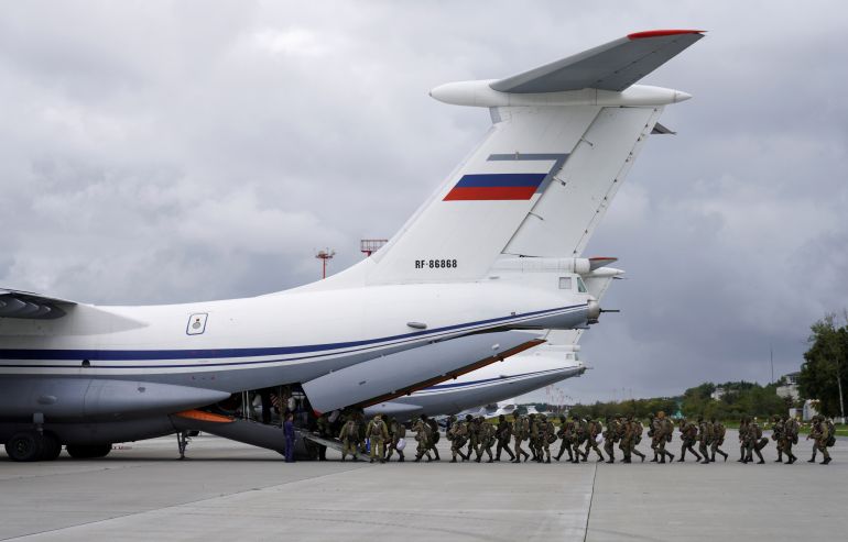 Russian paratroopers board an Ilyushin Il-76 transport plane as they take part in the military exercises "Zapad-2021" staged by the armed forces of Russia and Belarus at an aerodrome in Kaliningrad Region, Russia, September 13, 2021. REUTERS/Vitaly Nevar