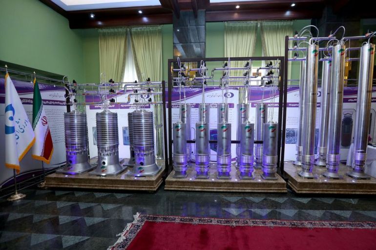 أجهزة طرد مركزي إيرانية لتخصيب اليورانيوم (رويترز)
