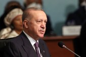 الرئيس التركي رجب طيب أردوغان يلقي خطابا أثناء حضوره الجلسة الافتتاحية الرسمية لقمة الشراكة التركية الأفريقية الثالثة في إسطنبول (إيه إف بي)
